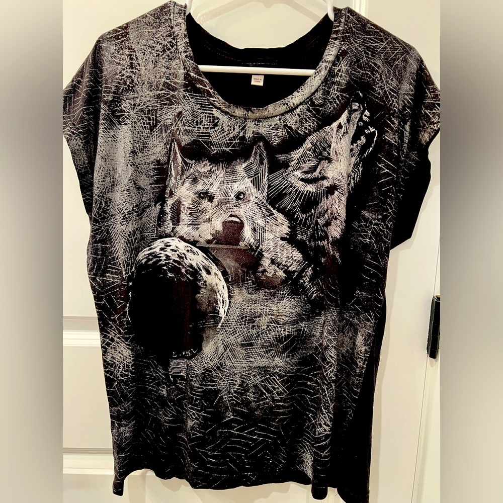 ☀️Sale☀️ Women’s Diesel T-Serra T-Shirt, black with silver wolfs print. Size S.